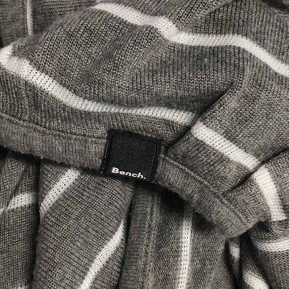 Bench gray with white stripe full length shrug oversized - Picture 9 of 9